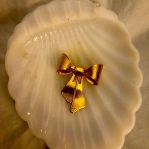 Avon Retro Bow Pin 1980
